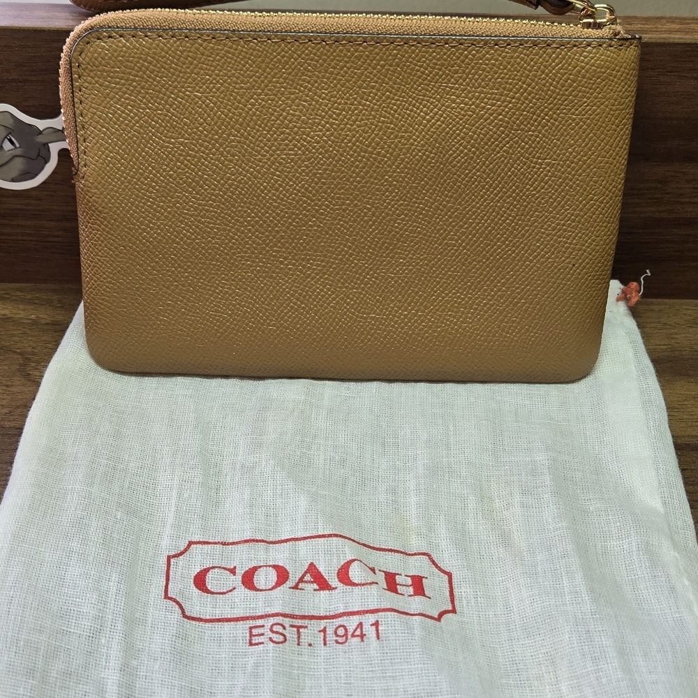Coach Crossgrain Leather Wristlet - Picture 3 of 5